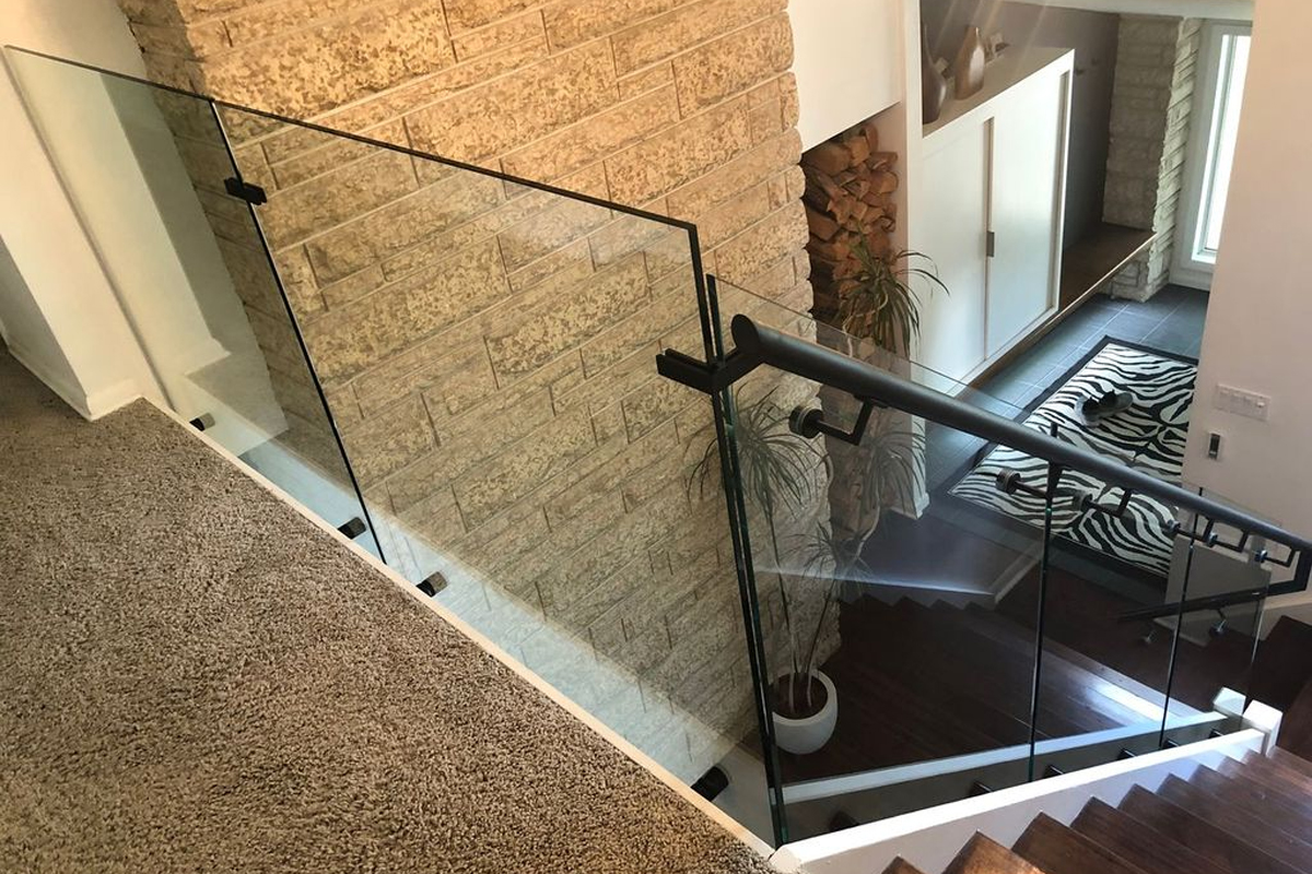 Standoff Glass Guard